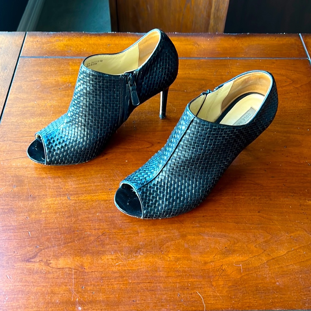 Cole Haan Bootie w side zip closure Women Size 9B Good pre-owned condition